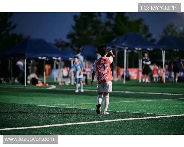 半秃顶的足球明星如何在绿茵场上重拾自信与风采 半秃顶的足球明星如何在绿茵场上重拾自信与风采