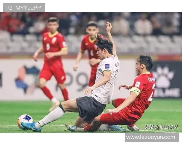 足球明星因场外冲突与他人发生激烈争执引发媒体热议与球迷关注 足球明星因场外冲突与他人发生激烈争执引发媒体热议与球迷关注