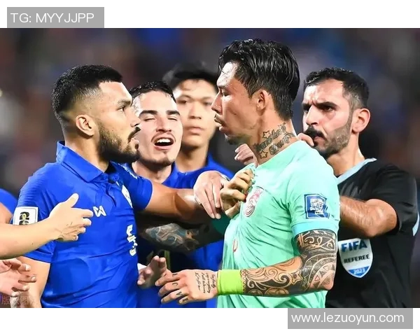 足球明星场外冲突激烈互怼引发媒体热议球迷反应不一