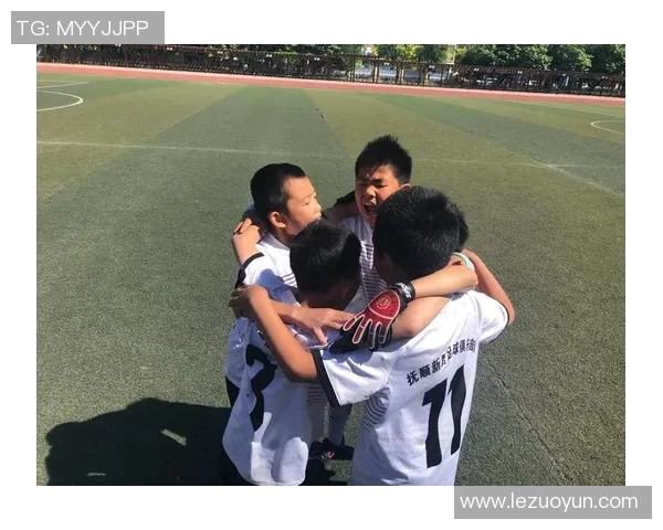 足球明星抱枕带你感受赛场激情与温暖的完美结合 足球明星抱枕带你感受赛场激情与温暖的完美结合