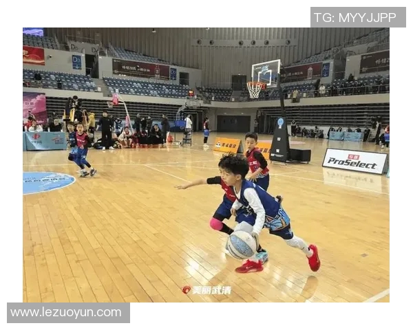 篮球明星激情挑战篮球游戏机展现超凡技巧与魅力的巅峰对决